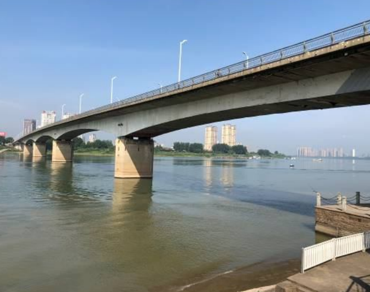 橋梁側(cè)面照片.png 橋梁側(cè)面照片.png